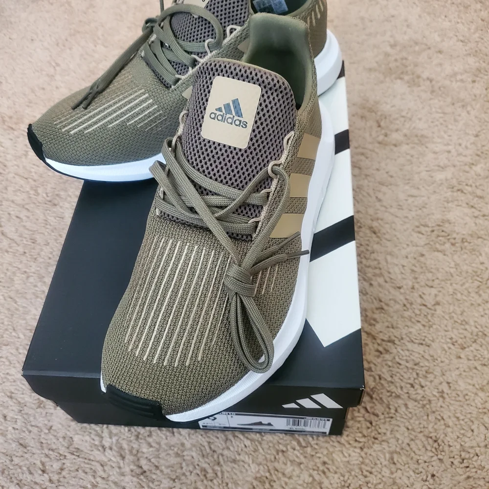 adidas Men’s Olive Green & Tan Runner Sneakers